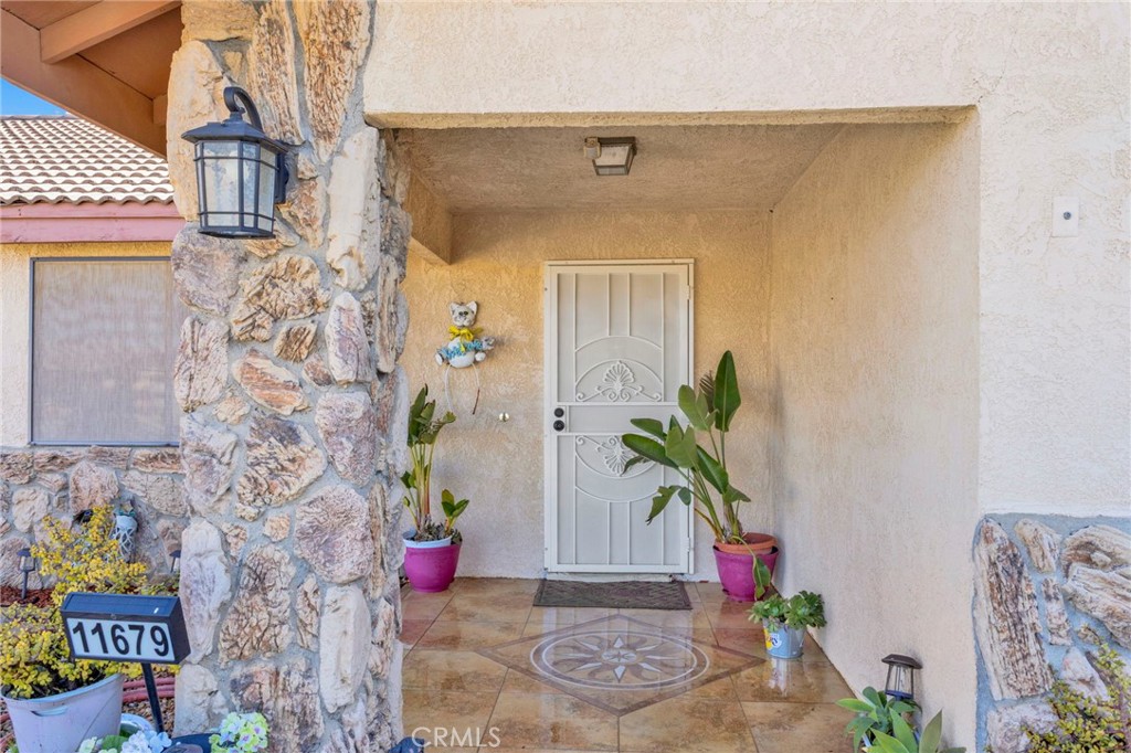 11679 Winterhawk Way Apple Valley, CA 92308 - Photo 3 of 57