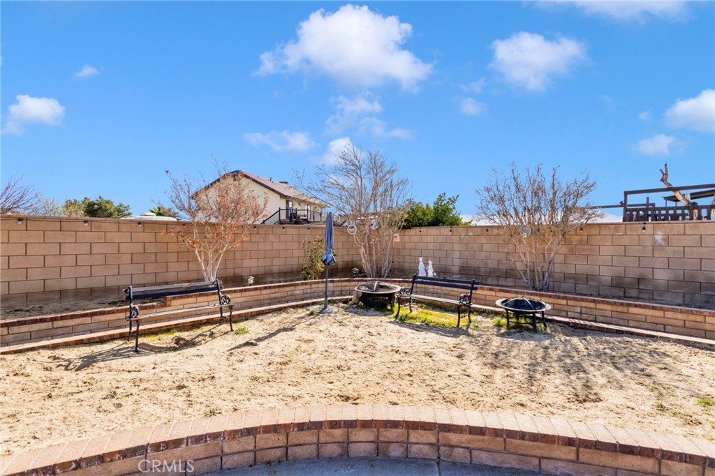 11679 Winterhawk Way Apple Valley, CA 92308 - Photo 40 of 57