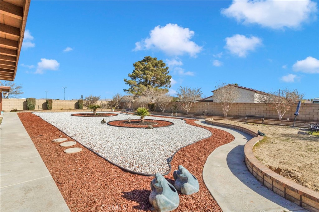 11679 Winterhawk Way Apple Valley, CA 92308 - Photo 45 of 57