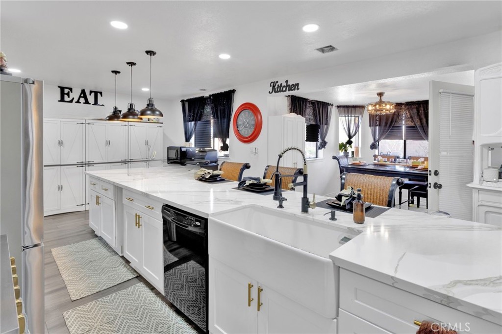 11679 Winterhawk Way Apple Valley, CA 92308 - Photo 8 of 57