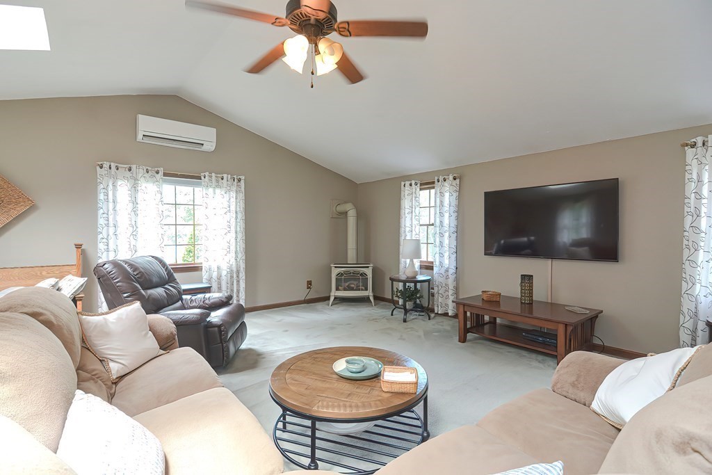 161 Carpenter Road Northbridge, MA 01588 - Photo 5 of 20 Gallery Image 5