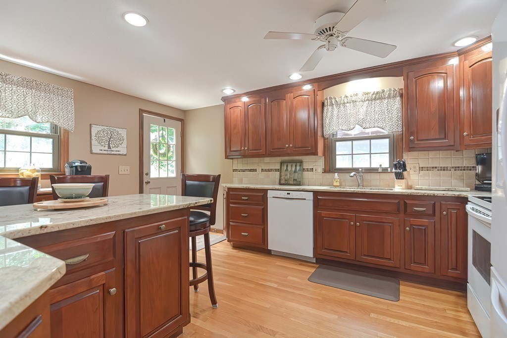 161 Carpenter Road Northbridge, MA 01588 - Photo 8 of 20 Gallery Image 8