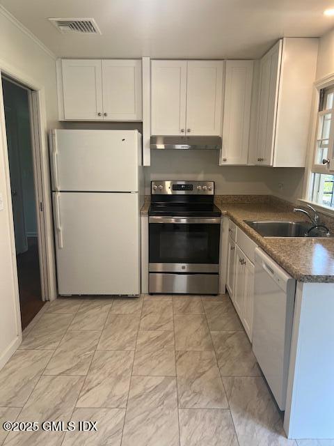 30 Field Point Drive, Unit COTTAGE Greenwich, CT 06830 - Photo 5 of 11 thumbnail_IMG_2902