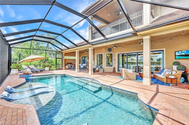 a outdoor space with the couches and dining table with the garden view