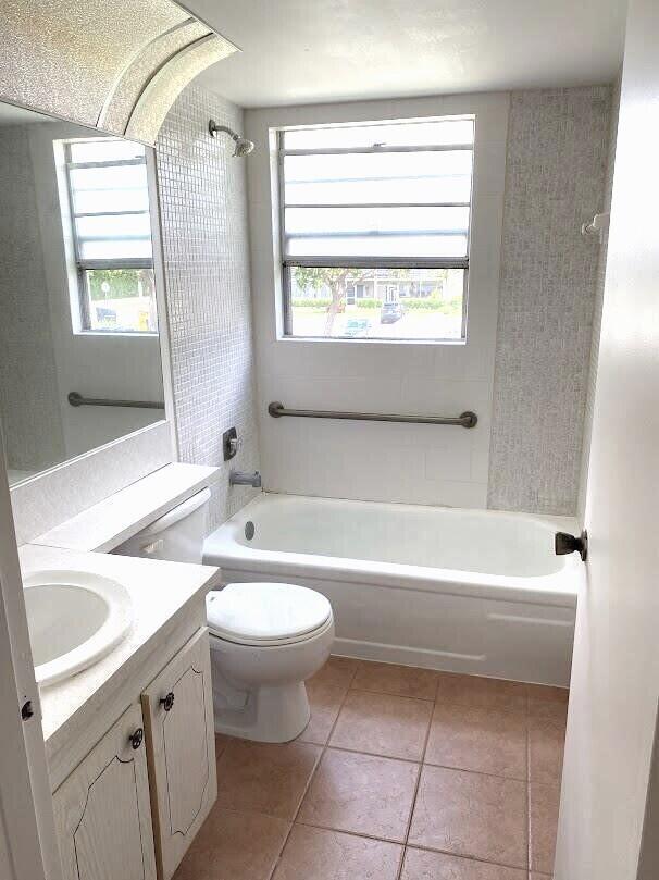 99 Mansfield D, Unit 99 Boca Raton, FL 33434 - Photo 12 of 18 Bath 2 20240604173124479999000000-o