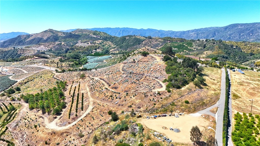 1 El Calamar Road Temecula, CA 92590 - Photo 4 of 16 a view of a city with a lake