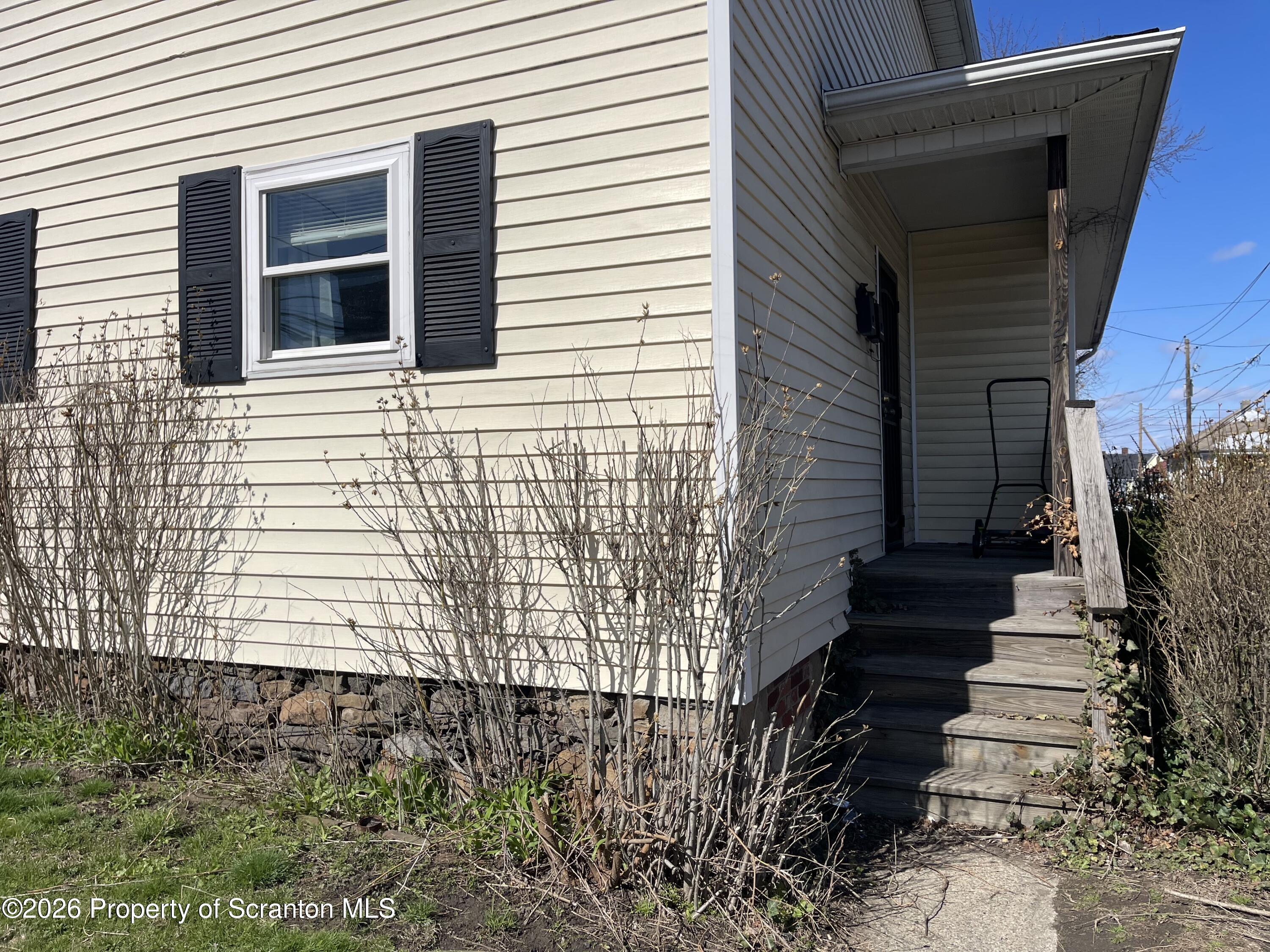 1122 Swetland Street Scranton, PA 18504 - Photo 7 of 31 1122 Swetland