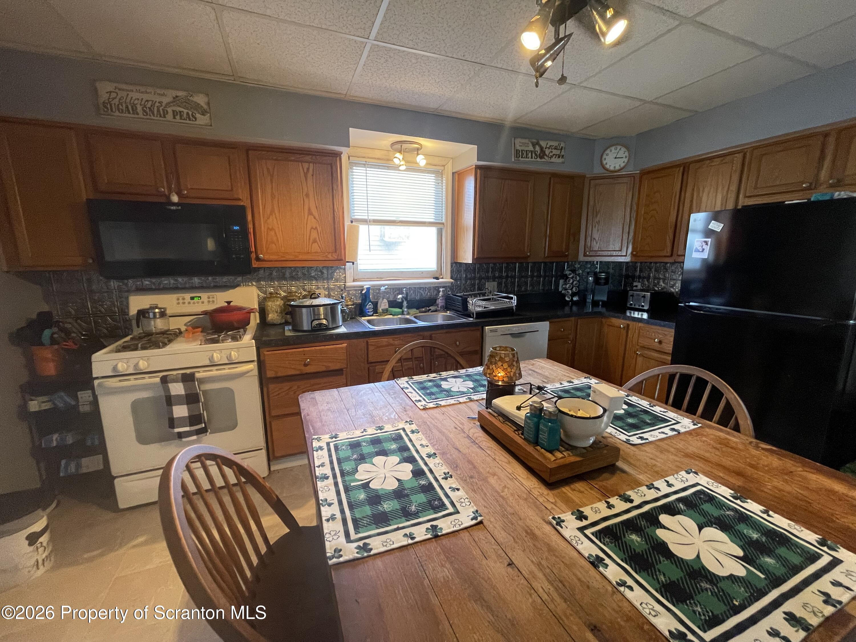1122 Swetland Street Scranton, PA 18504 - Photo 8 of 31 First floor