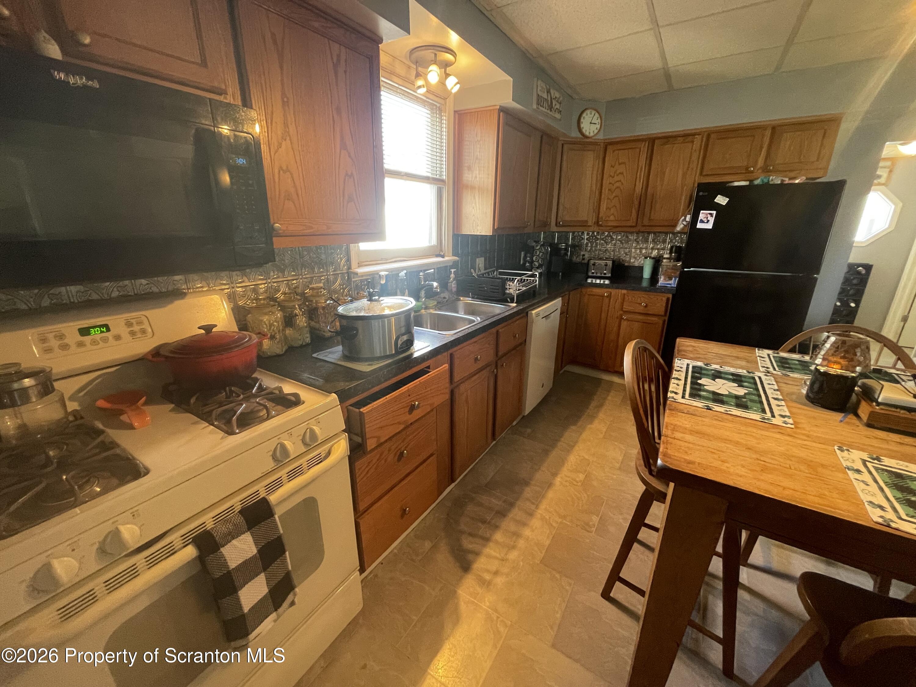 1122 Swetland Street Scranton, PA 18504 - Photo 10 of 31 First floor