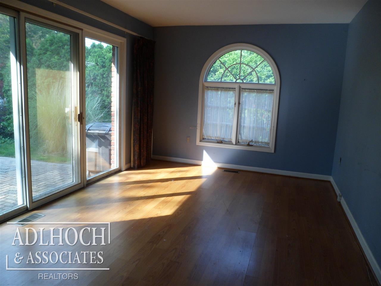 444 Barclay Road Grosse Pointe, MI 48236 - Photo 4 of 6 31356410-3.JPG