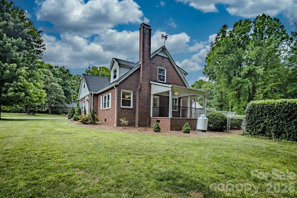 803 1st Avenue North Conover, NC 28613 - Photo 4 of 37