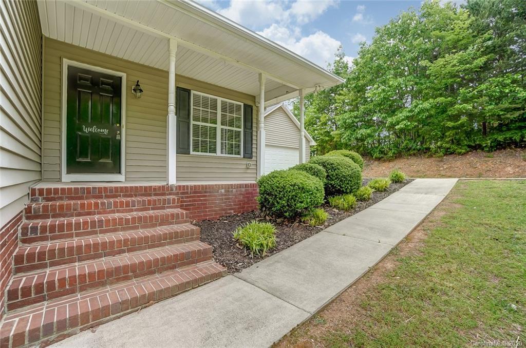 335 Pinnacle Road Kings Mountain, NC 28086 - Photo 4 of 32 Gallery Image 4