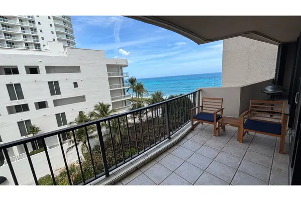 $3,200 | 4200 North Ocean Avenue, Unit 1605, Riviera Beach, FL 33404