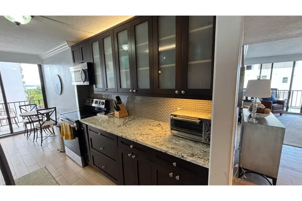 $3,200 | 4200 North Ocean Avenue, Unit 1605, Riviera Beach, FL 33404