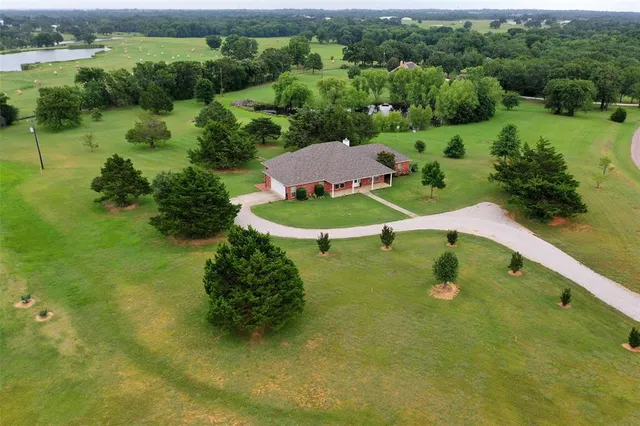 $605,000 | 262 Briarcreek Road, Whitesboro, TX 76273
