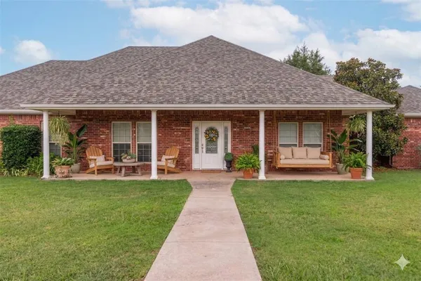 $575,000 | 262 Briarcreek Road, Whitesboro, TX 76273