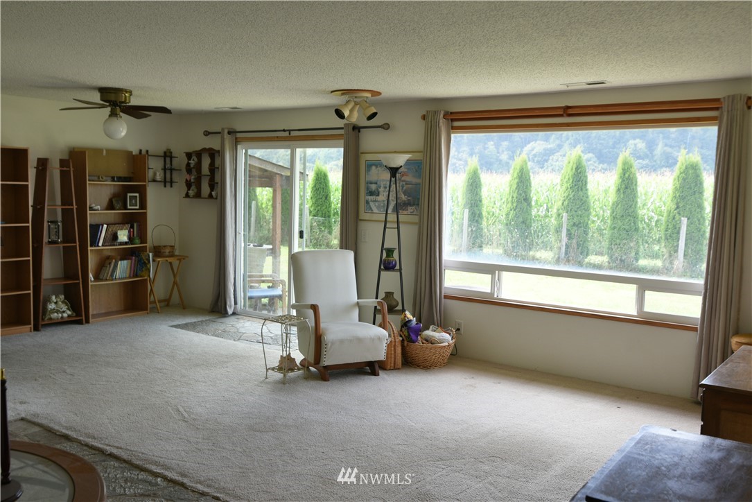 9826 District Line Road Burlington, WA 98233 - Photo 3 of 27 Gallery Image 3