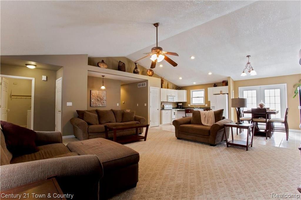 15306 Murray Road Byron, MI 48418 - Photo 3 of 32