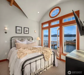 $3,000,000 | 7611 Highway 106, Union, WA 98592