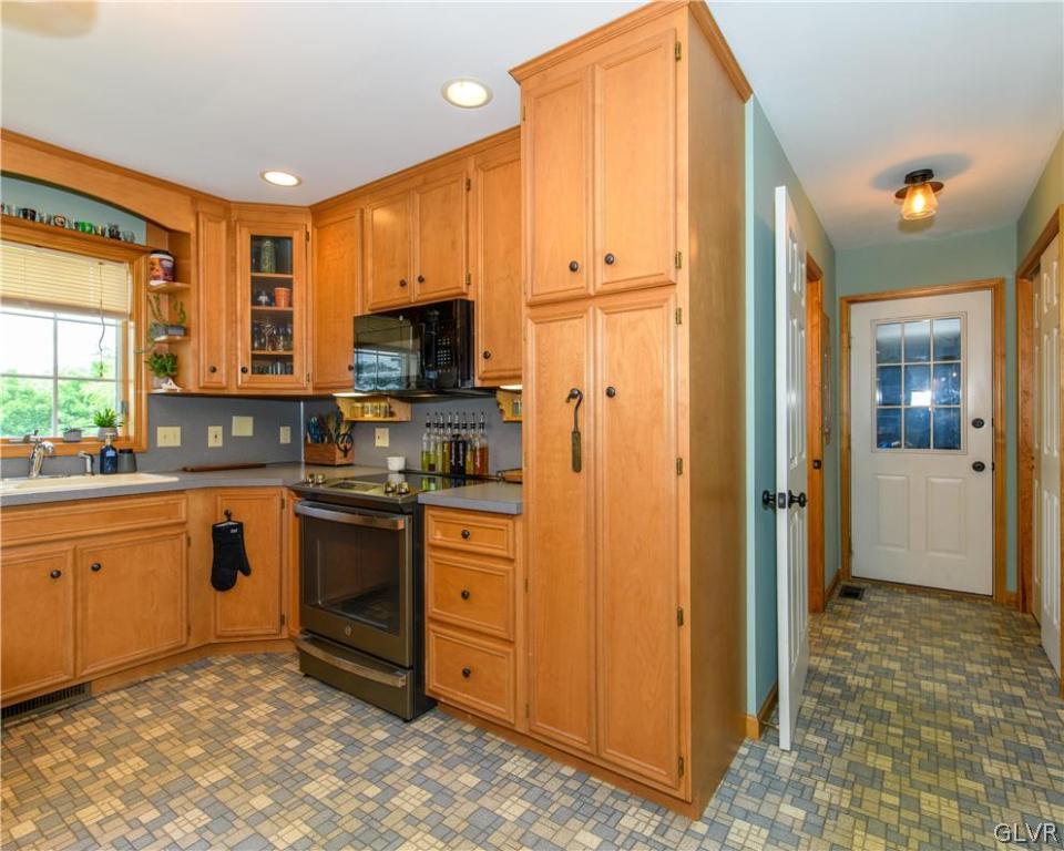 522 Nolf Road Nazareth, PA 18064 - Photo 14 of 43