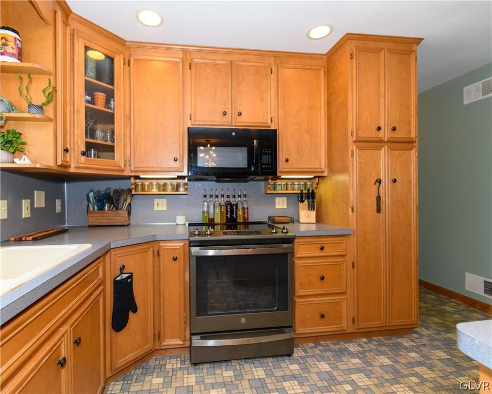 522 Nolf Road Nazareth, PA 18064 - Photo 16 of 43
