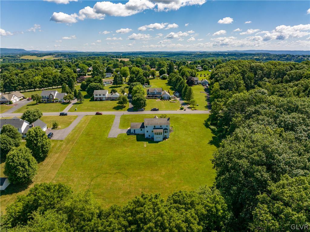 522 Nolf Road Nazareth, PA 18064 - Photo 3 of 43
