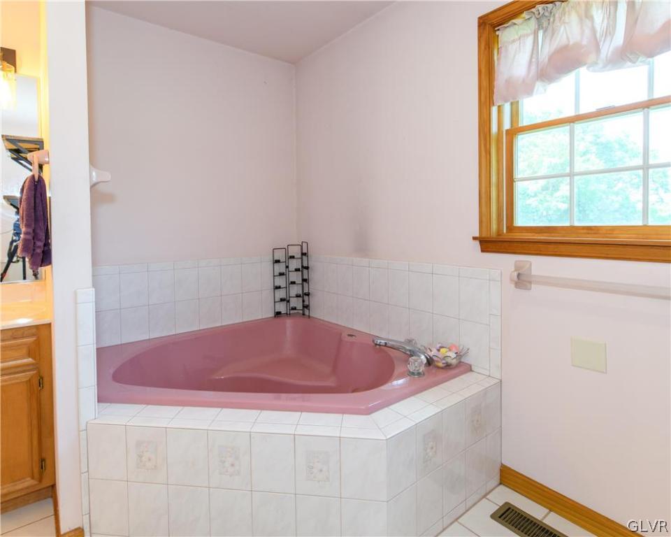 522 Nolf Road Nazareth, PA 18064 - Photo 32 of 43