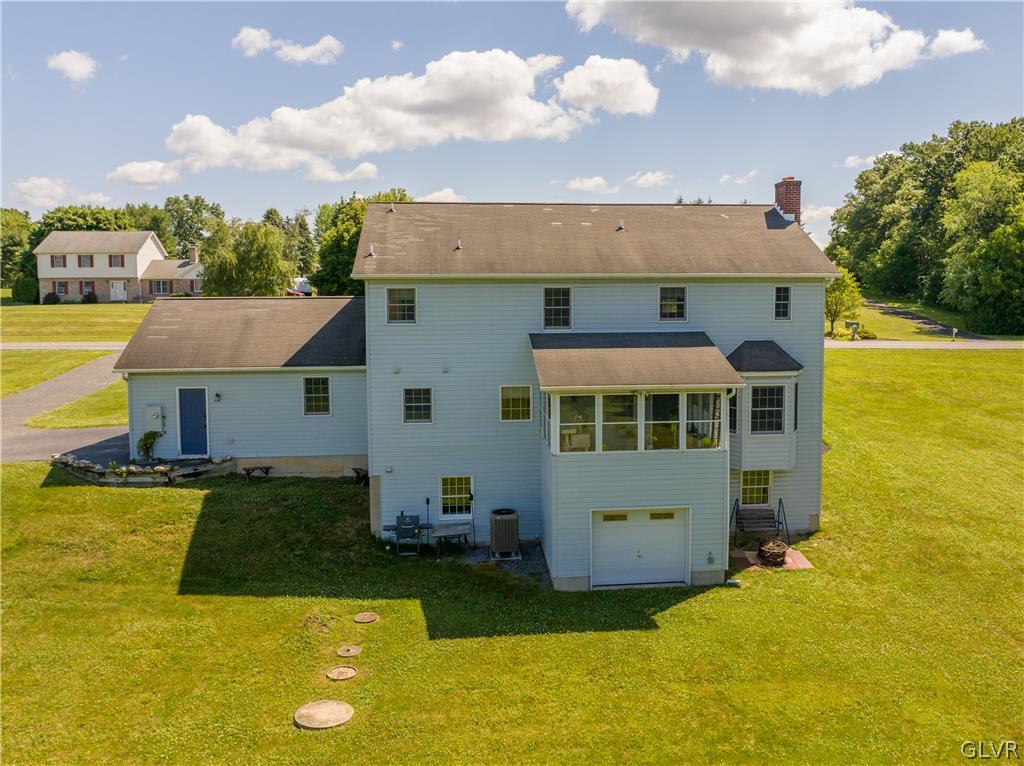 522 Nolf Road Nazareth, PA 18064 - Photo 4 of 43