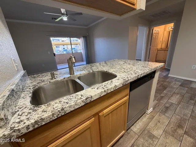 $1,295 | 5401 East Van Buren Street, Unit 1011, Phoenix, AZ 85008