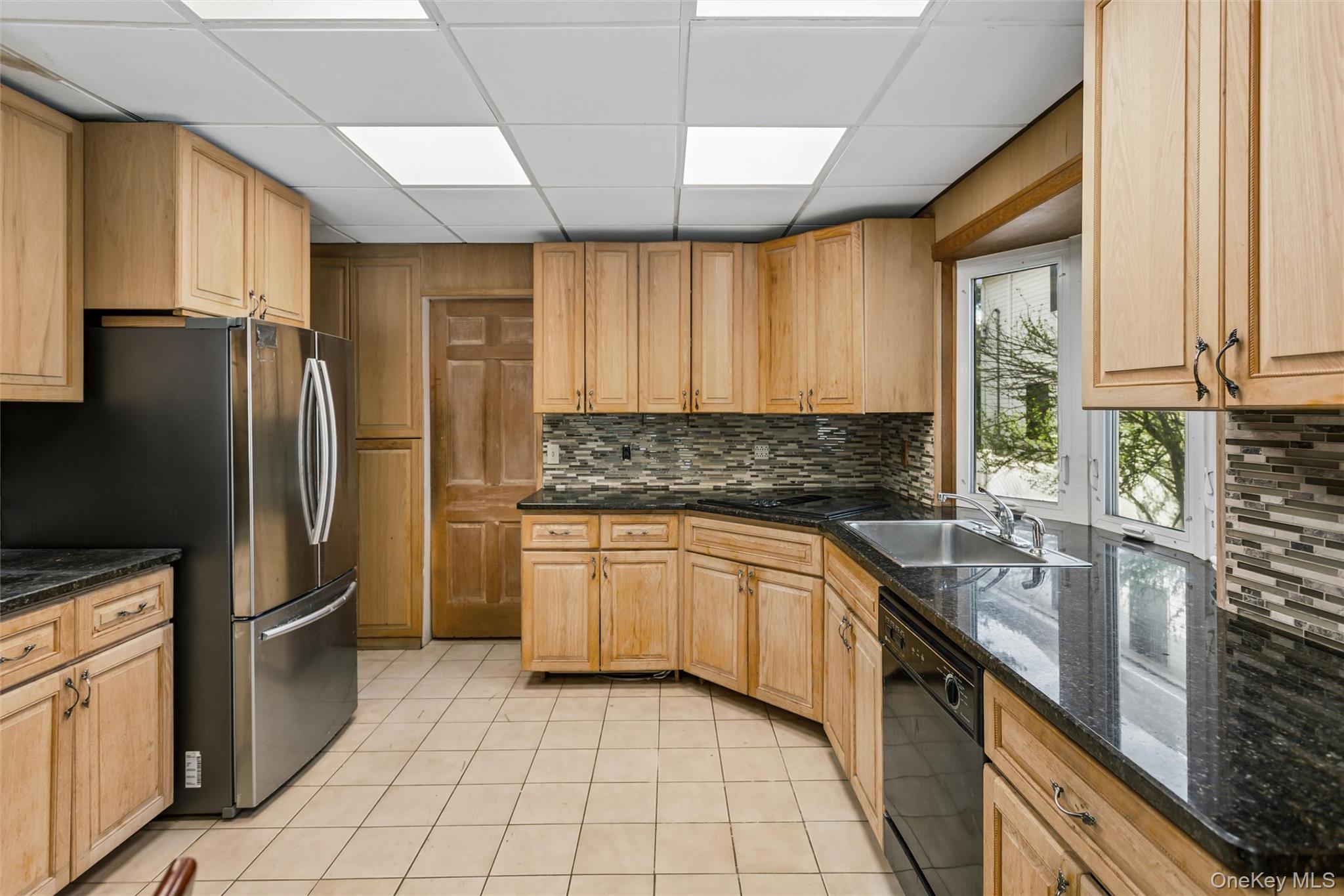 50 Roxbury Road Rockville Centre, NY 11570 - Photo 15 of 45