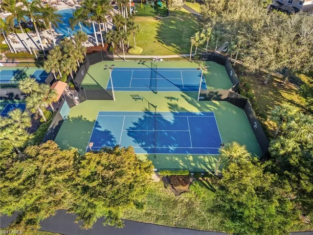 a view of a yard with front a house