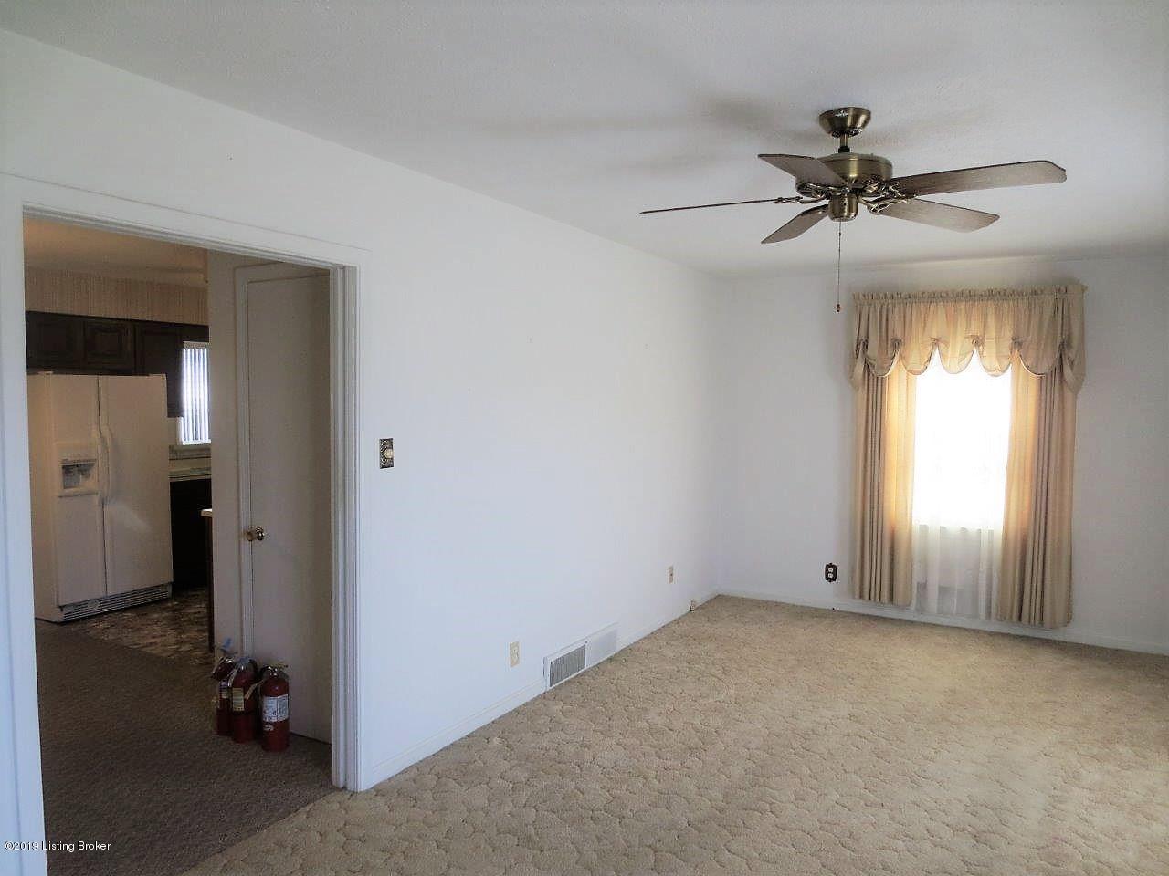 8007 Rory Way Louisville, KY 40219 - Photo 6 of 31 IMG_0028