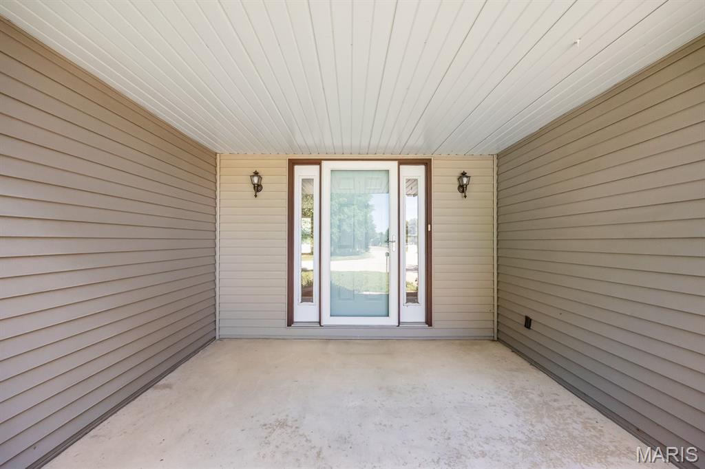 916 Crosswinds Drive Belleville, IL 62221 - Photo 3 of 31