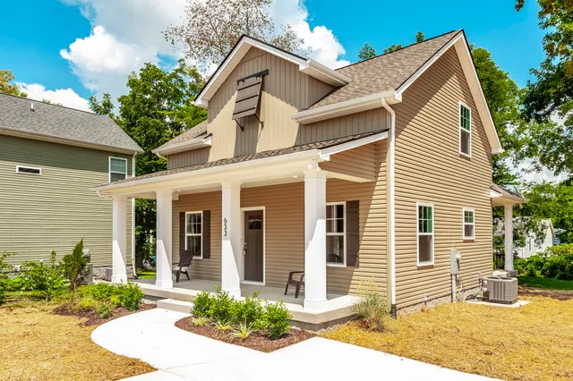 a view of a house with a yard