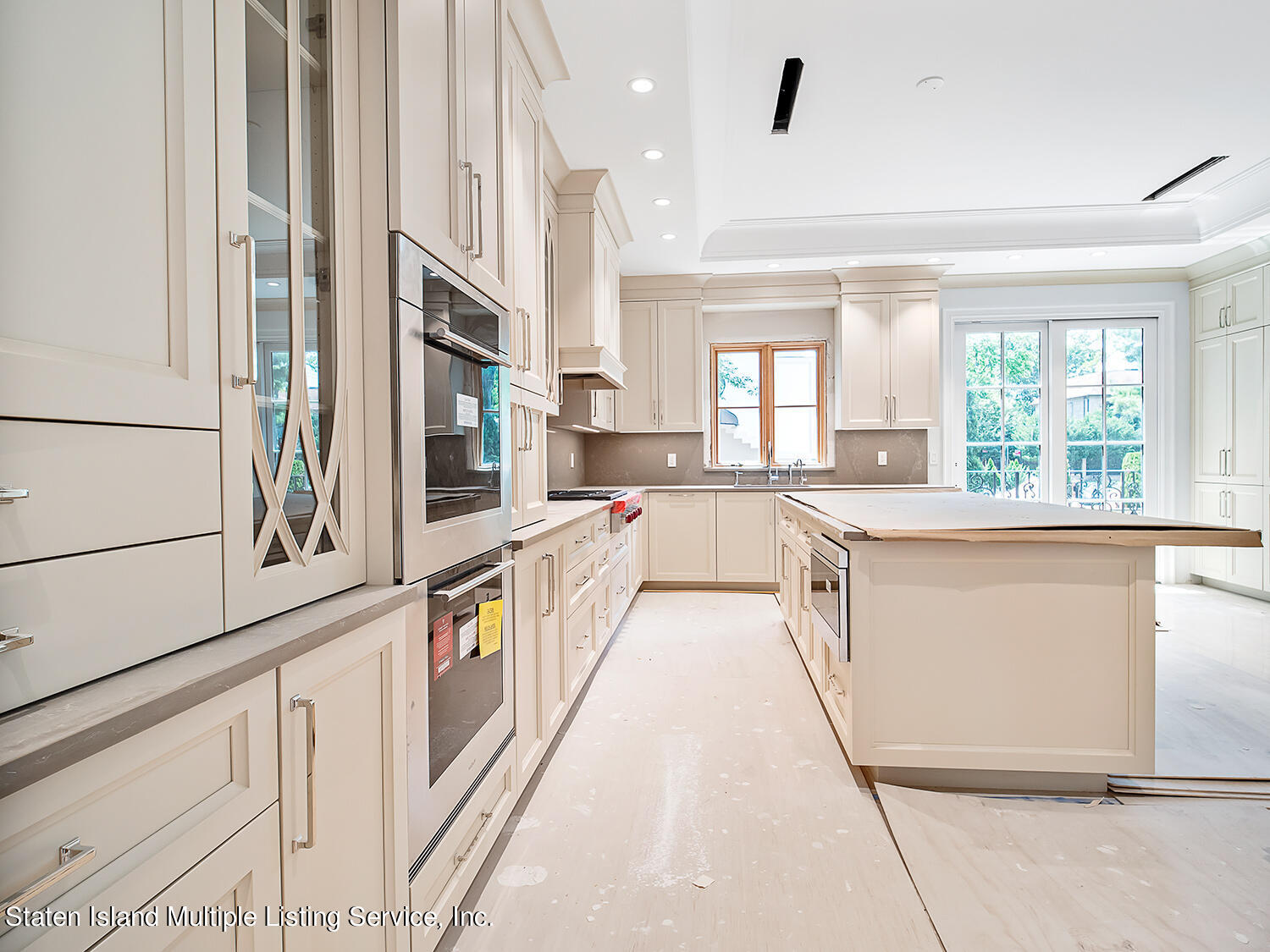 636 West Fingerboard Road Staten Island, NY 10305 - Photo 12 of 45 P1477467