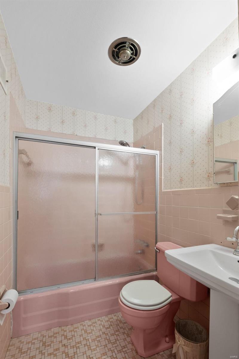 565 Derhake Road Florissant, MO 63033 - Photo 13 of 21 Gallery Image 13