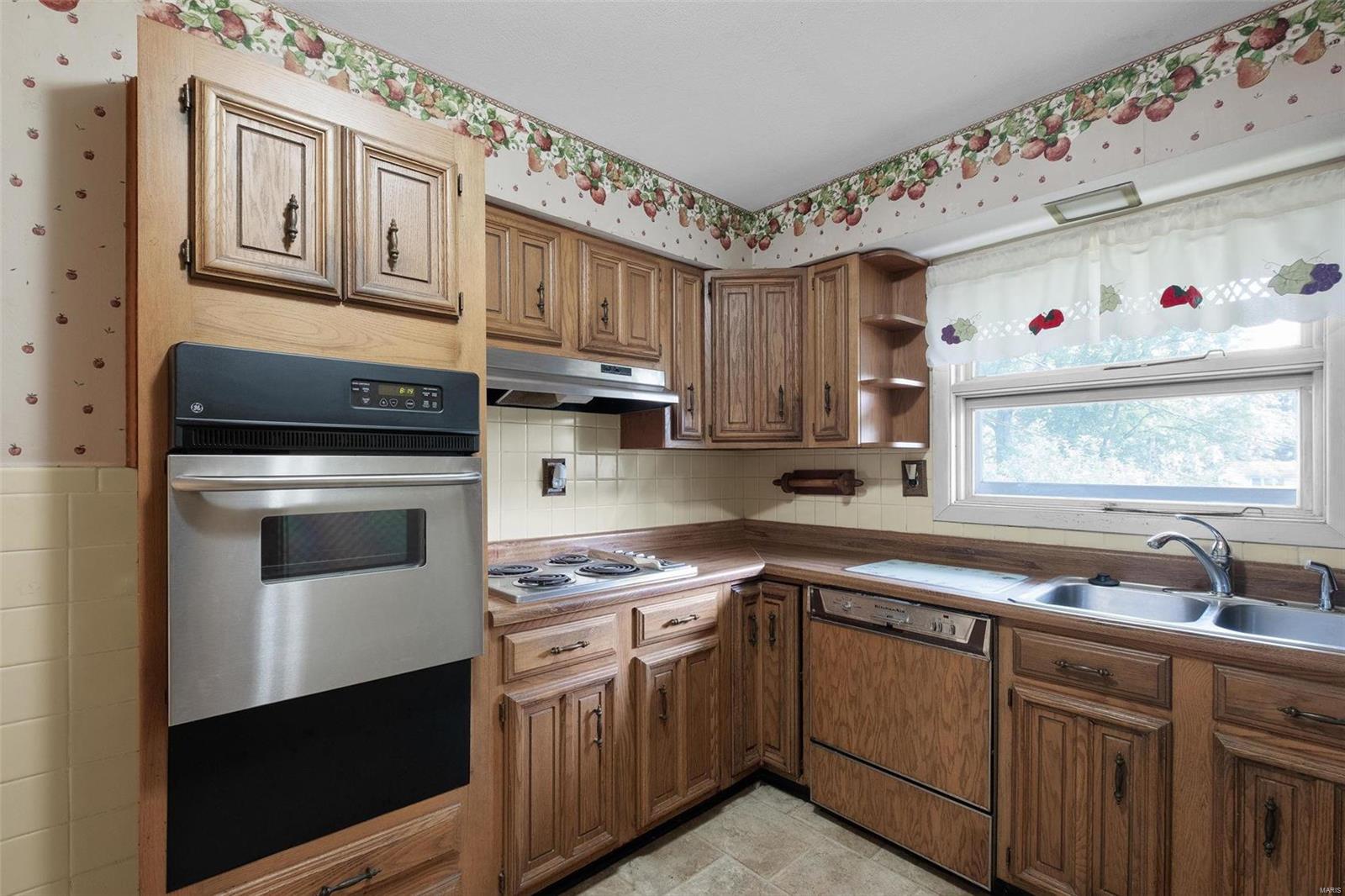 565 Derhake Road Florissant, MO 63033 - Photo 8 of 21 Gallery Image 8