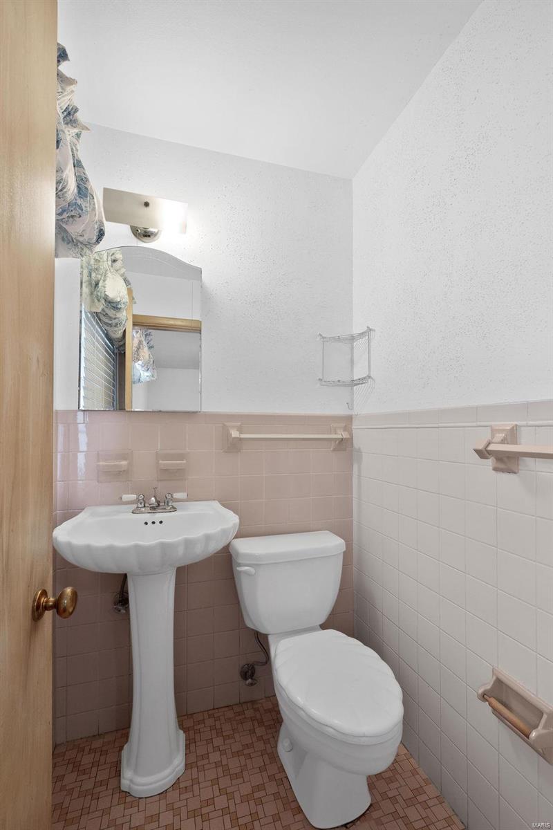 565 Derhake Road Florissant, MO 63033 - Photo 10 of 21 Gallery Image 10