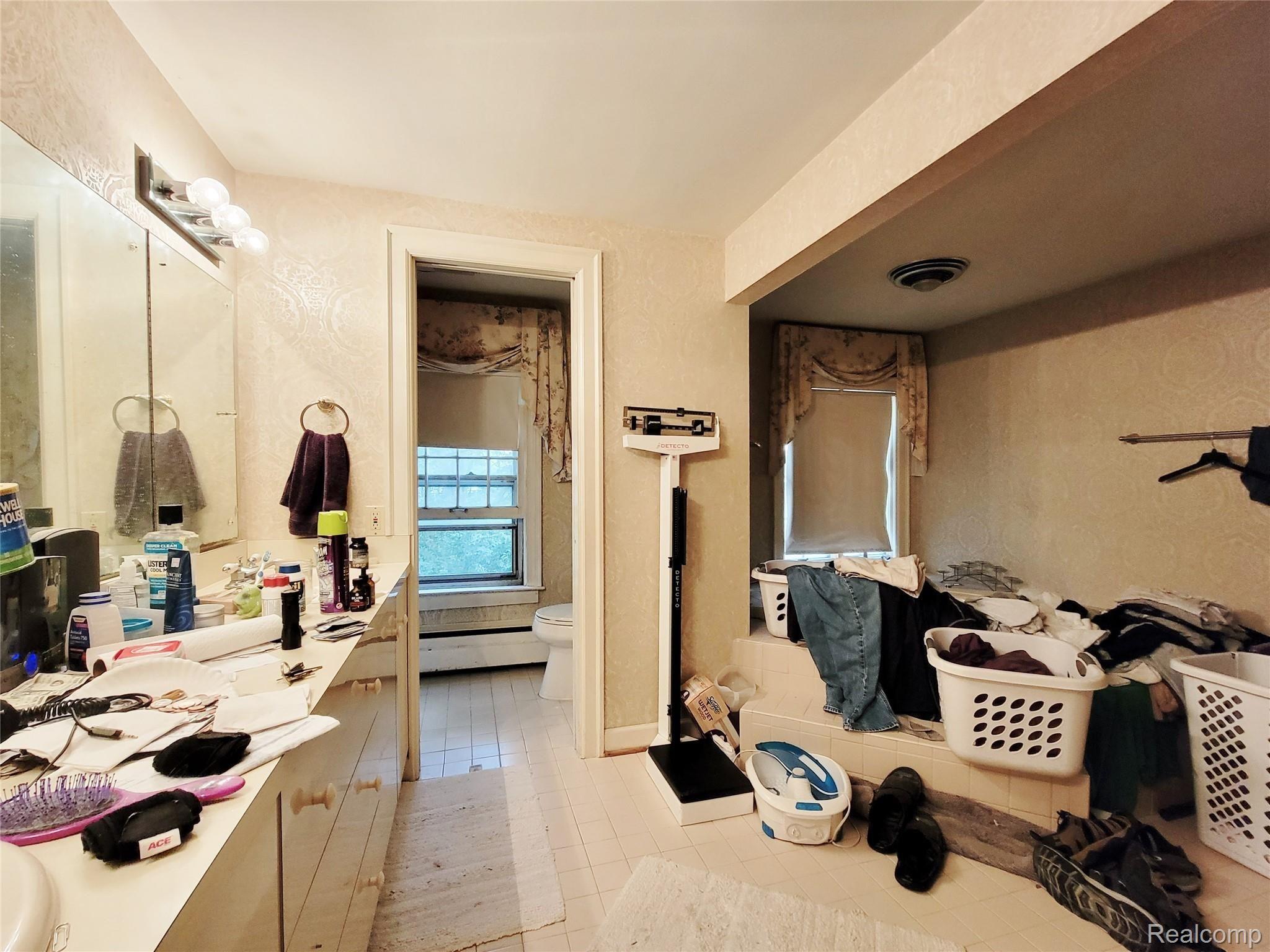 4090 North Rochester Road Rochester, MI 48306 - Photo 21 of 46 Master Bath 2nd floor