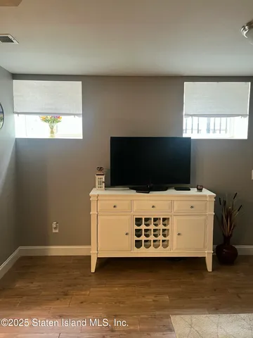 a view of a livingroom with furniture
