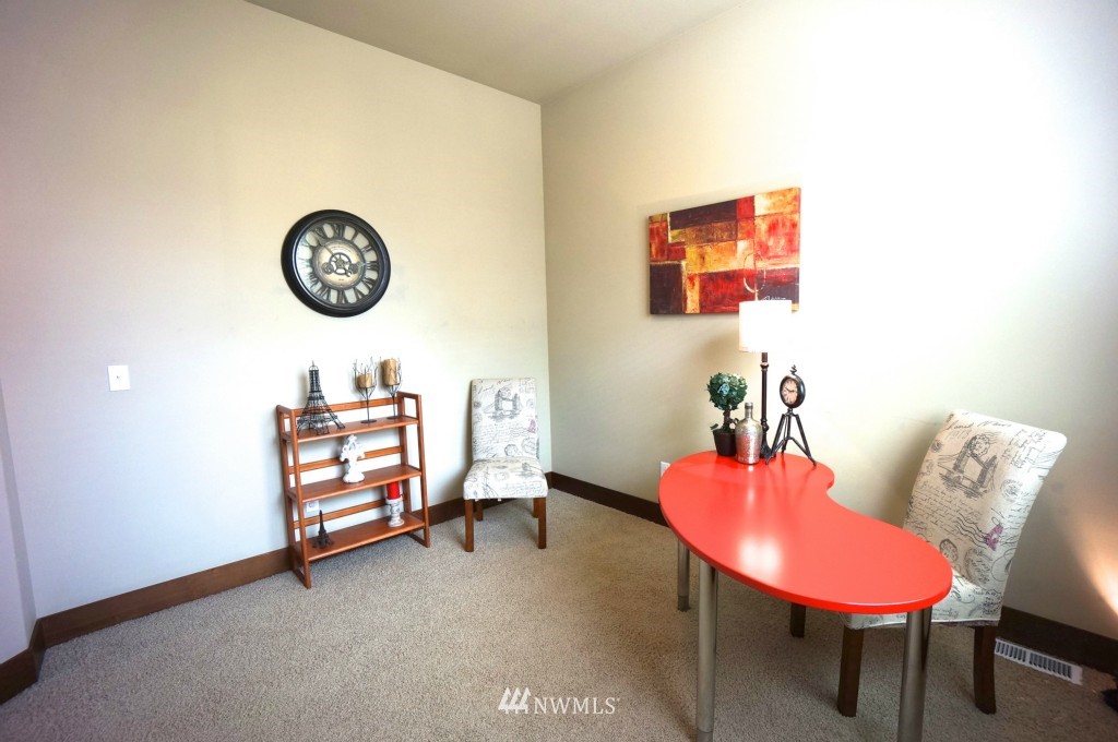 3945 Northeast 3rd Place Renton, WA 98056 - Photo 13 of 15