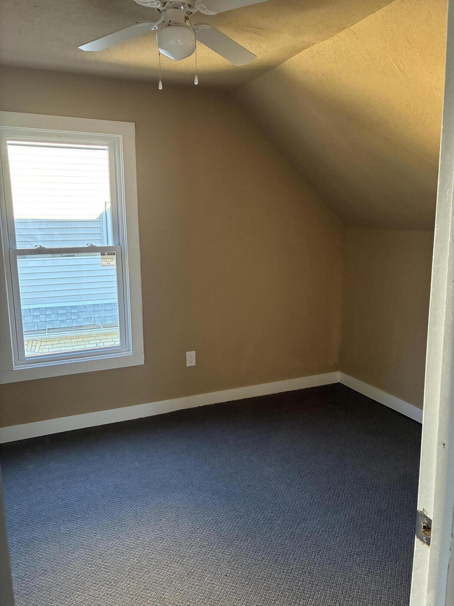 2415 Prospect Street Racine, WI 53404 - Photo 10 of 33 UPPER BED 2