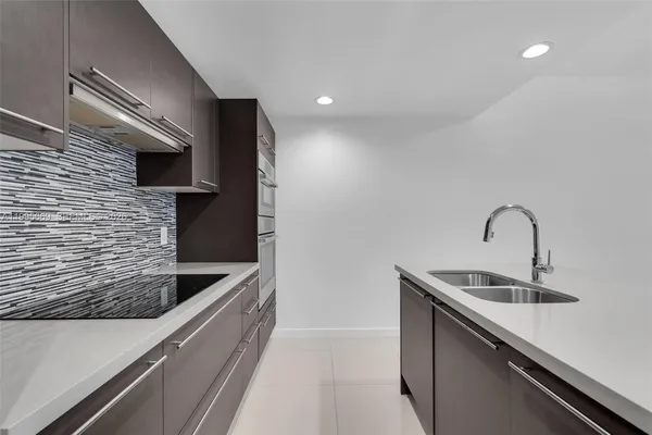 $2,350 | 7661 Northwest 107th Avenue, Unit 602, Doral, FL 33178