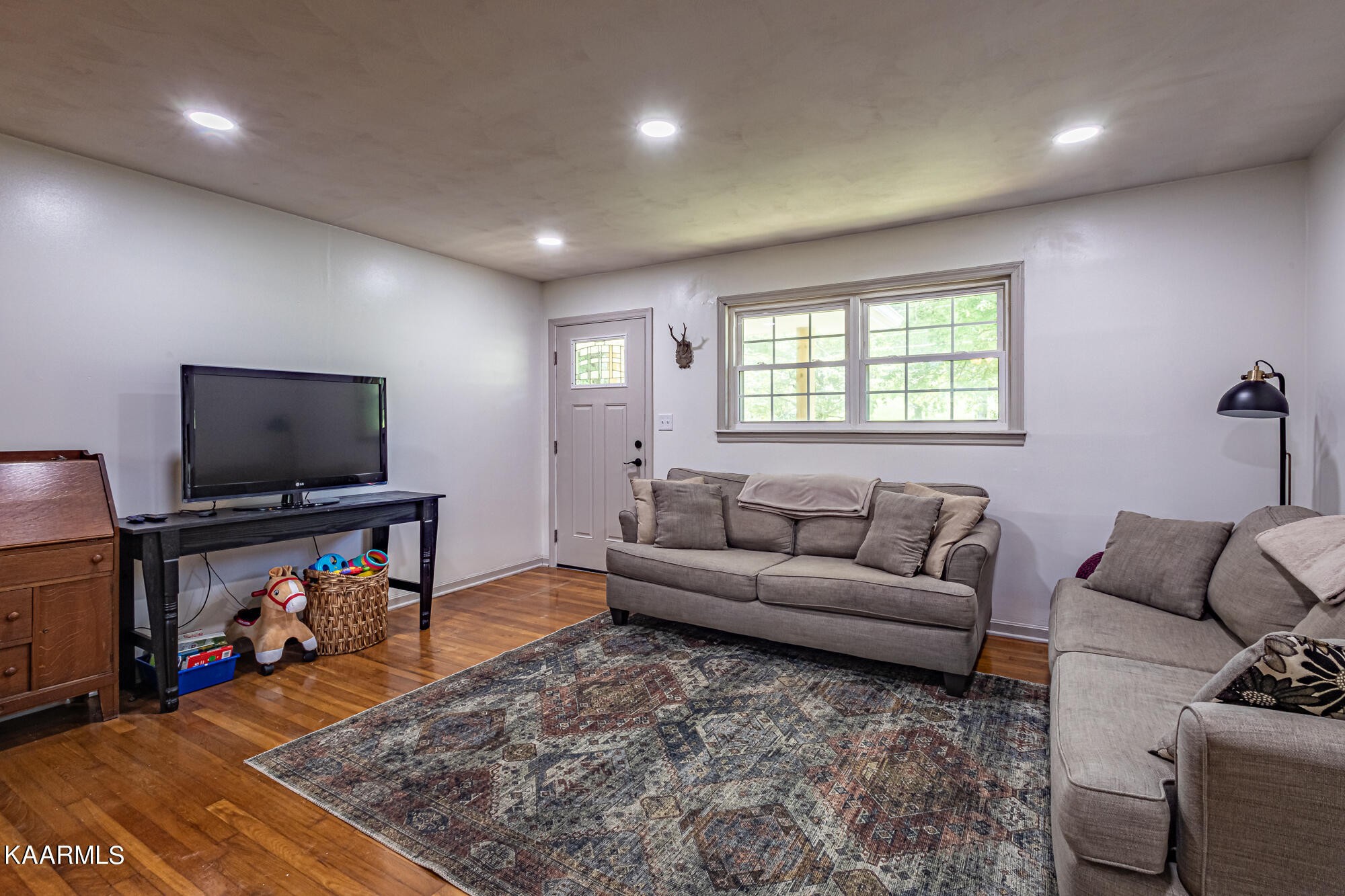 5251 Decatur Highway Ten Mile, TN 37880 - Photo 10 of 49 a living room with furniture and a flat screen tv