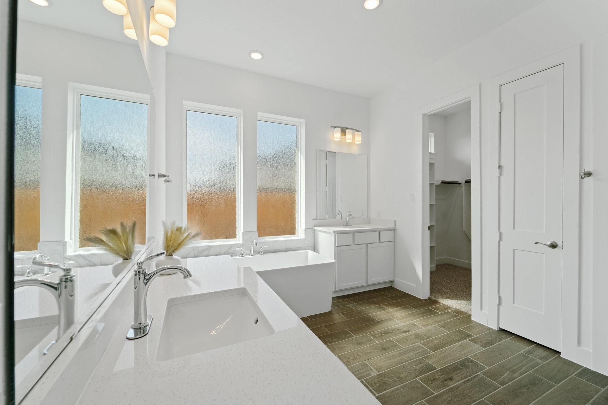 310 Blue River Trail Rosenberg, TX 77471 - Photo 23 of 47 a bathroom with a tub sink and mirror
