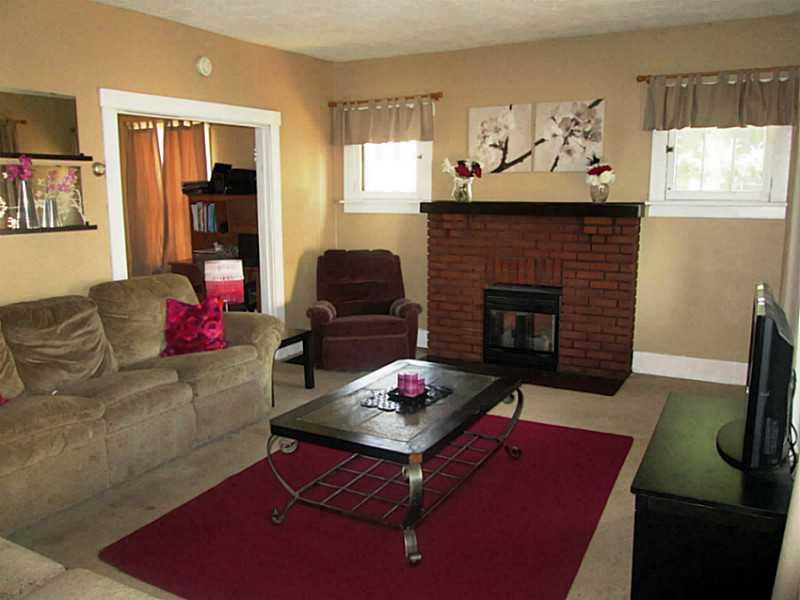 568 3rd Butler, PA 16001 - Photo 2 of 12 Living Room.