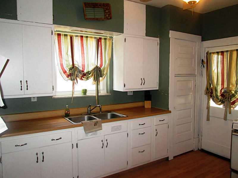 568 3rd Butler, PA 16001 - Photo 5 of 12 Kitchen.