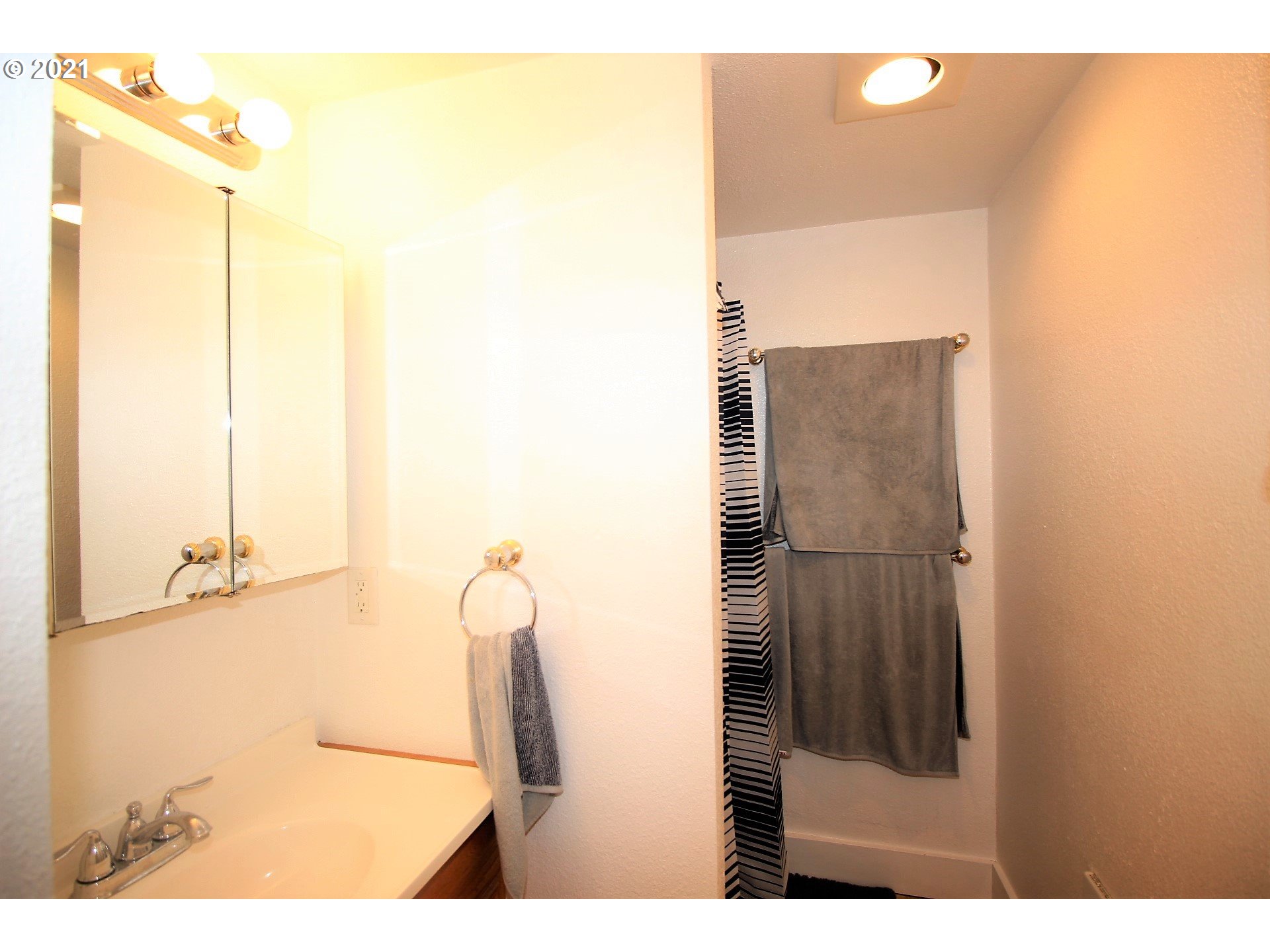 2725 C Street Springfield, OR 97477 - Photo 12 of 21