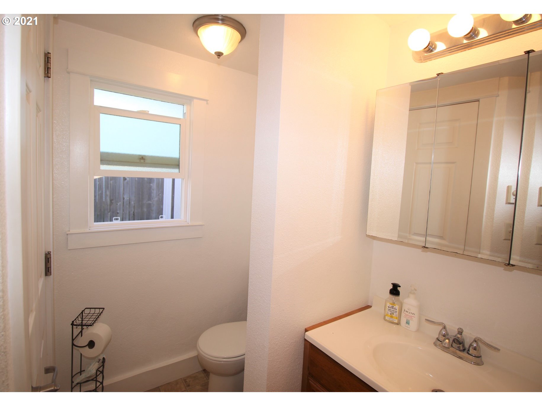 2725 C Street Springfield, OR 97477 - Photo 13 of 21