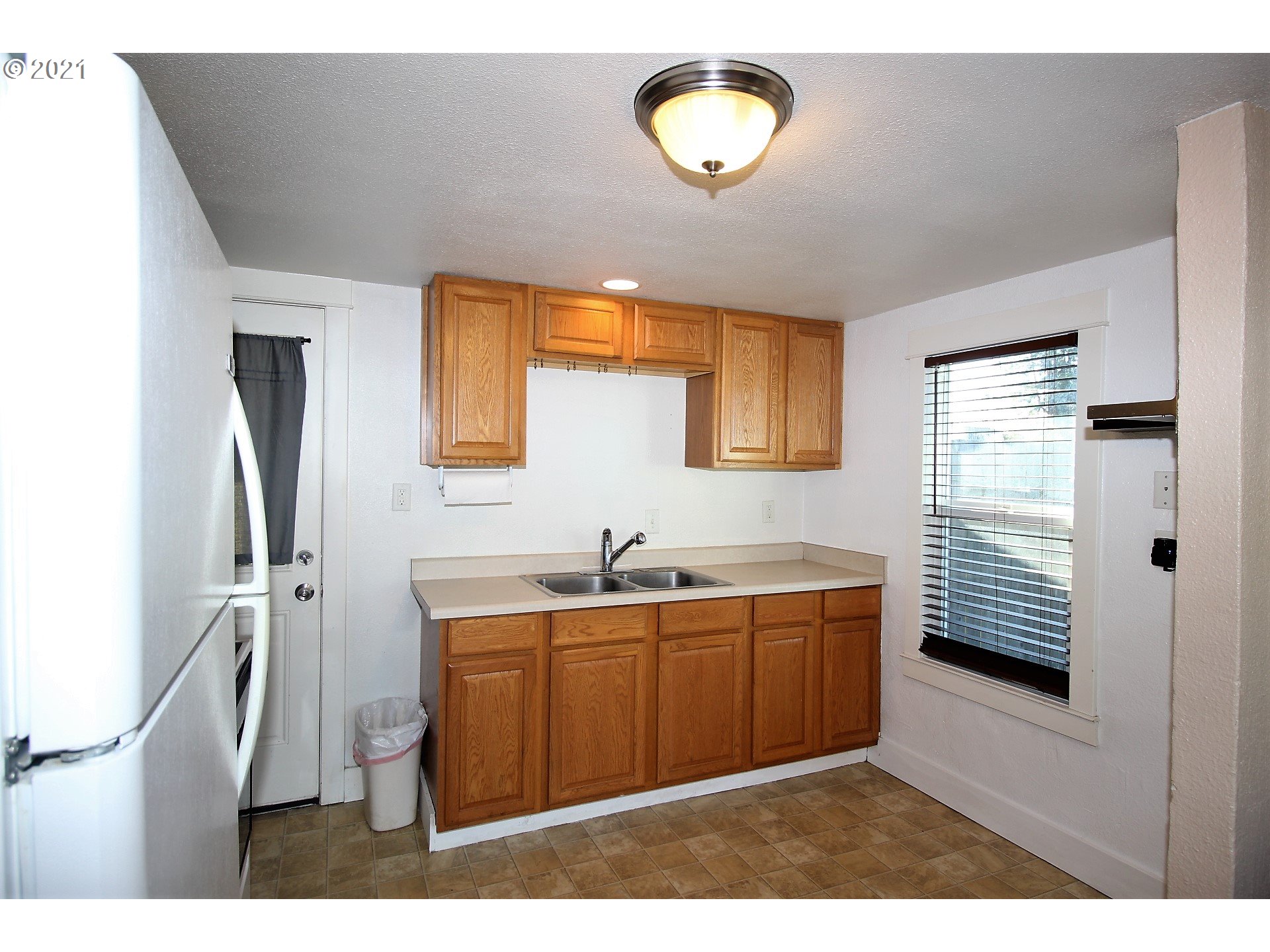2725 C Street Springfield, OR 97477 - Photo 5 of 21